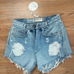 Vintage Levi’s size 25. High waist. NWT